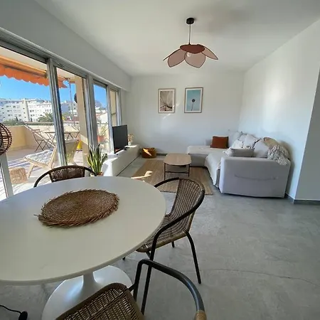 Avec Terrasse Apartment *